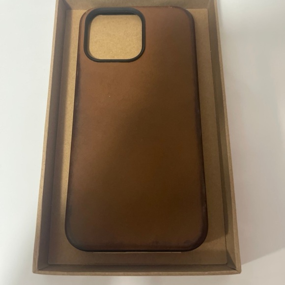 Nomad Modern Leather Case for iPhone 6.7” Pro 2023 - Picture 7 of 9